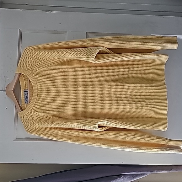 Club Europe 80's Yellow Knit Sweater - Picture 3 of 4